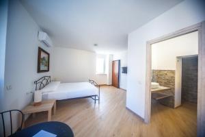 Posteľ alebo postele v izbe v ubytovaní Around Lago Maggiore rooms