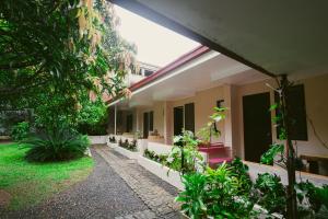 a courtyard of a house with plants and trees at Jorge Transient House in Coron