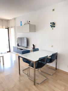 Posedenie v ubytovaní Sunny apartment Sa Boadella big solarium sea view
