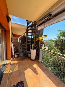 Balkón alebo terasa v ubytovaní Sunny apartment Sa Boadella big solarium sea view
