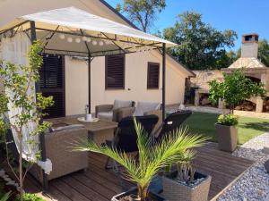 Zahrada ubytování Holiday Home Villa Monica
