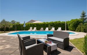 Hồ bơi trong/gần Holiday Home Vinjani Donji 02