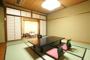 Gallery image of Imakuni Ryokan in Takachiho +18 photos