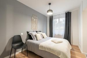 Posteľ alebo postele v izbe v ubytovaní AMJA Proche clinique Saint-Roch apt 3 chambres 3 salles de bain parking gratuit idéal famille groupe coworking 10 min centre ville 10 min plage 5 min sortie autoroute