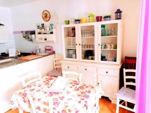 Kuchyňa alebo kuchynka v ubytovaní Purple House - Arboriamar Platamona