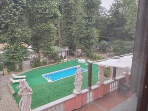 Bazén v ubytovaní Pirro & Sharon House alebo v jeho blízkosti