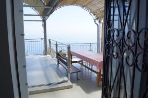 Balkón alebo terasa v ubytovaní Total sea View Grimaldi