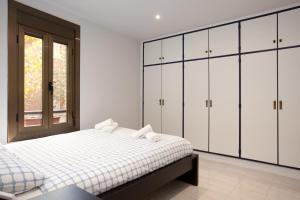 A bed or beds in a room at AB Poblenou Beach Comfort