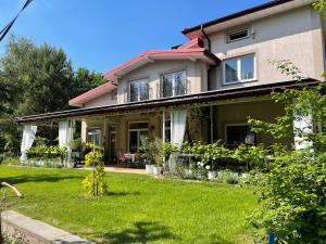 a house with a green lawn in front of it at Willa Biblijne Ogrody Częstochowa in Częstochowa