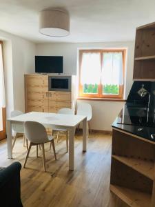 A television and/or entertainment centre at Casa dei Tabachi