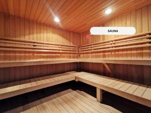 a sauna with benches and a sign that reads summination at Centric Alure Apartments in Mexico City