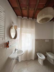 Koupelna v ubytování NEW! -Verderame Rooms & Suite in Lucca
