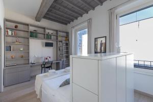 A kitchen or kitchenette at Ricasoli 34 House by 360Rentals