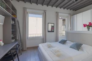 A bed or beds in a room at Ricasoli 34 House by 360Rentals