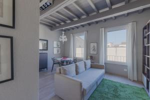 A seating area at Ricasoli 34 House by 360Rentals