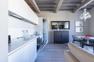 A kitchen or kitchenette at Ricasoli 34 House by 360Rentals