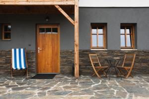 Patio nebo venkovní prostory v ubytování Chata pod Třešní