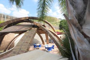 a group of tables and chairs under a bridge at Secondo Binario in Amantea