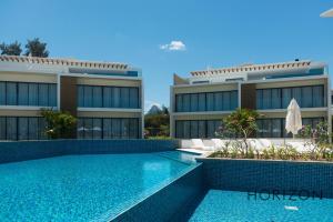 Бассейн в Cap Ouest by Horizon Holidays или поблизости