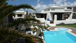 Villa con piscina y casa en Eslanzarote Villa Victoria, Heated Pool, Super wifi, Sat tv en Playa Blanca