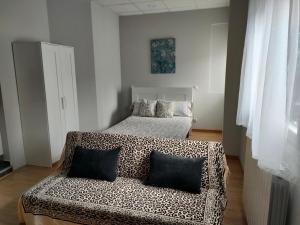 מיטה או מיטות בחדר ב-Apartamento coqueto ideal parejas