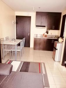 a kitchen and dining room with a table and a kitchen at The Rochester Parklane Condominium in Manila