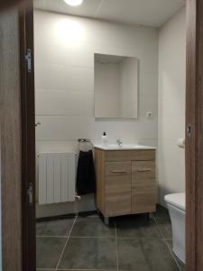 Vonios kambarys apgyvendinimo įstaigoje Apartamento coqueto ideal parejas