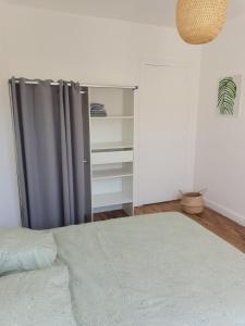 Posteľ alebo postele v izbe v ubytovaní Belle Maison 12p 6 couchages TOURS CENTRE avec jardin
