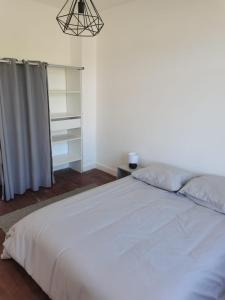 Posteľ alebo postele v izbe v ubytovaní Belle Maison 12p 6 couchages TOURS CENTRE avec jardin