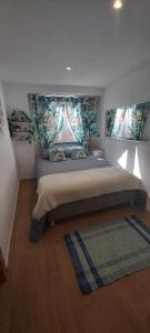 Seixal Bay House!!客房内的一张或多张床位