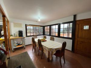 TV a/nebo společenská místnost v ubytování Casona Girasol - BBQ Cocina Piscina Wifi