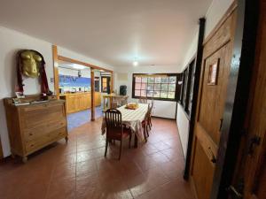 Kuchyň nebo kuchyňský kout v ubytování Casona Girasol - BBQ Cocina Piscina Wifi