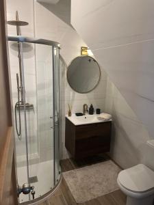 Koupelna v ubytování Paralia Homes peaceful 2 bedroom, unit # 2