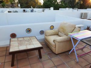 Część wypoczynkowa w obiekcie Estepona - Playa - 1 dormitorio con terraza solárium Mi17
