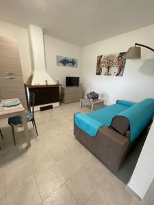 A seating area at casa RIFUGIO OLIVIERI