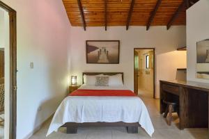 Postel nebo postele na pokoji v ubytování Villa Bayacanes con piscinas privadas