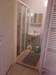 Kúpeľňa v ubytovaní CsillagVár apartman