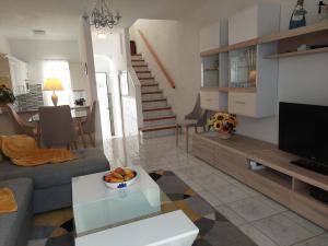 A television and/or entertainment centre at Jacuzzi House Sunflower Még 23 kép