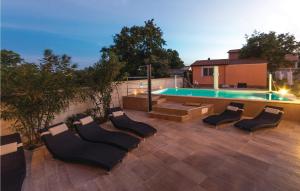 Bazén v ubytování Holiday Home Betiga Betiga Iii nebo v jeho okolí