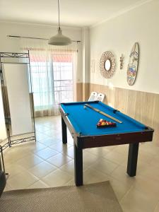 a living room with a pool table in a room at Arte de Marinheiro in Sesimbra