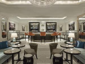Χώρος καθιστικού στο The Langham Hong Kong