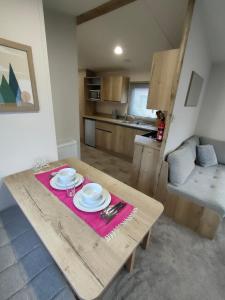 Gallery image of 3 Bedroom Luxury Caravan - Vans With Business Sign Not Allowed in Port Seton