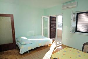 Galeriebild der Unterkunft Apartments by the sea Bilo, Primosten - 4806 in Podgreben