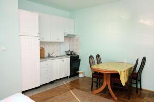 Galeriebild der Unterkunft Apartments by the sea Bilo, Primosten - 4806 in Podgreben