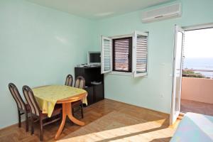 Galeriebild der Unterkunft Apartments by the sea Bilo, Primosten - 4806 in Podgreben