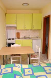 Galeriebild der Unterkunft Apartments by the sea Bilo, Primosten - 4806 in Podgreben