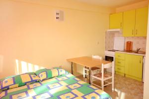 Galeriebild der Unterkunft Apartments by the sea Bilo, Primosten - 4806 in Podgreben