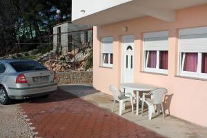 Galeriebild der Unterkunft Apartments by the sea Bilo, Primosten - 4806 in Podgreben