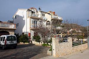 a white van parked in front of a building at Apartment Grebastica 4867a in Grebaštica
