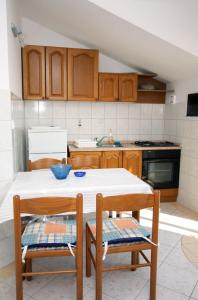 Dapur atau dapur kecil di Apartment Grebastica 4882e